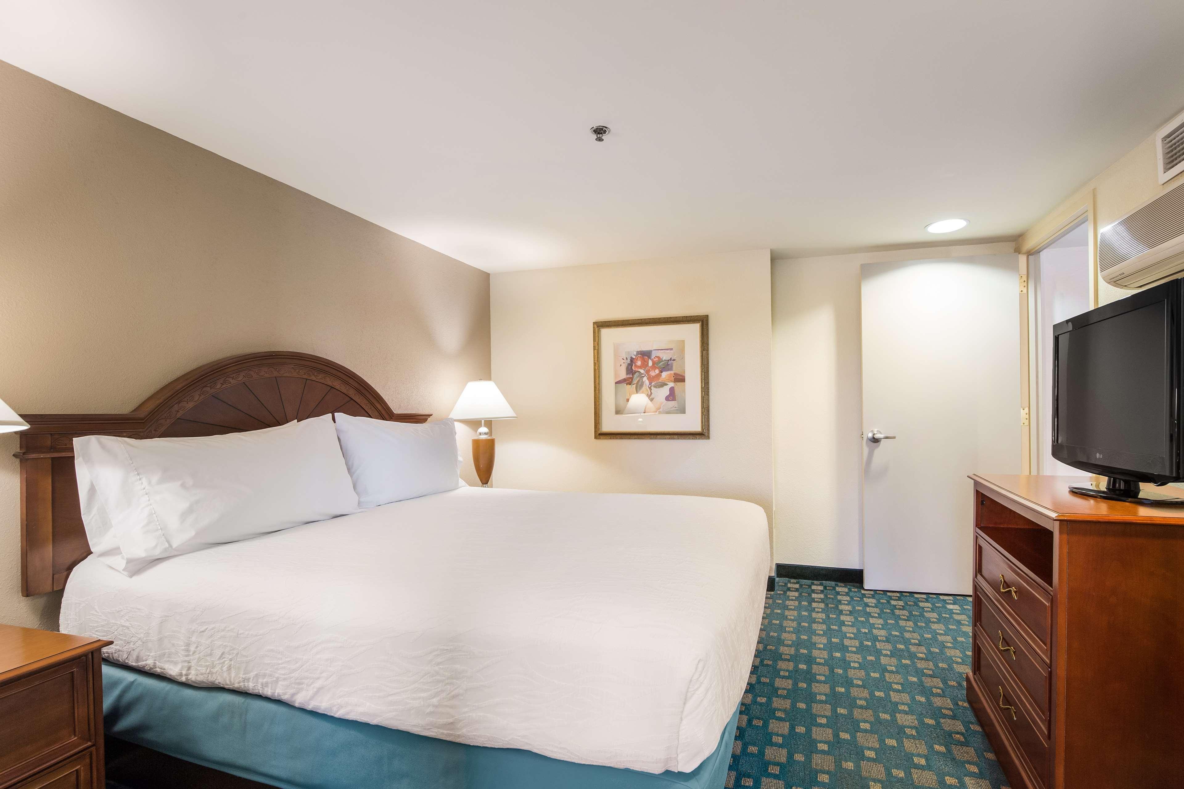 Hilton Garden Inn Suffolk Riverfront Экстерьер фото