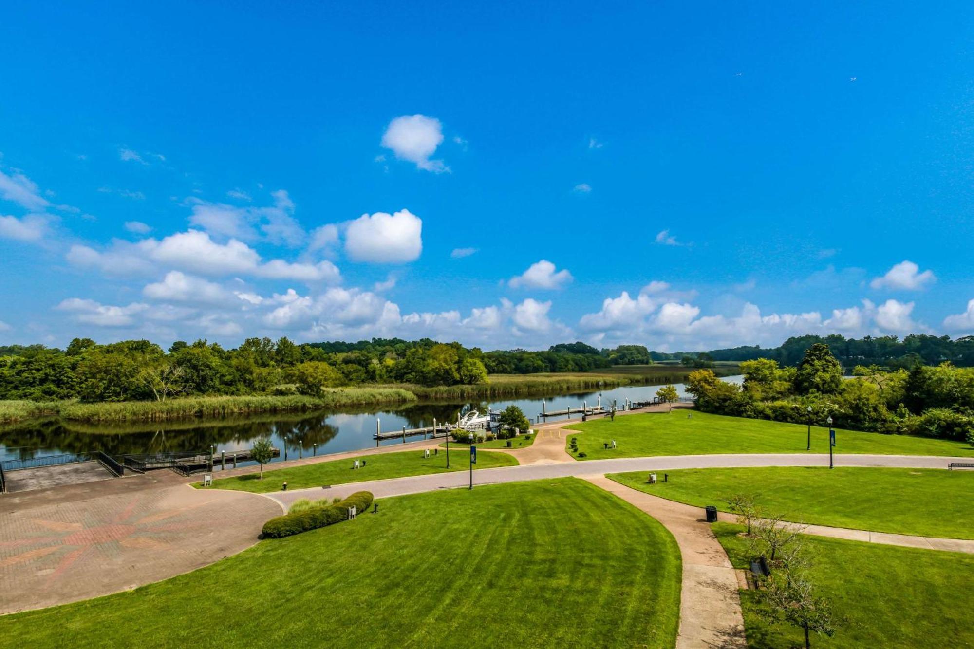 Hilton Garden Inn Suffolk Riverfront Экстерьер фото